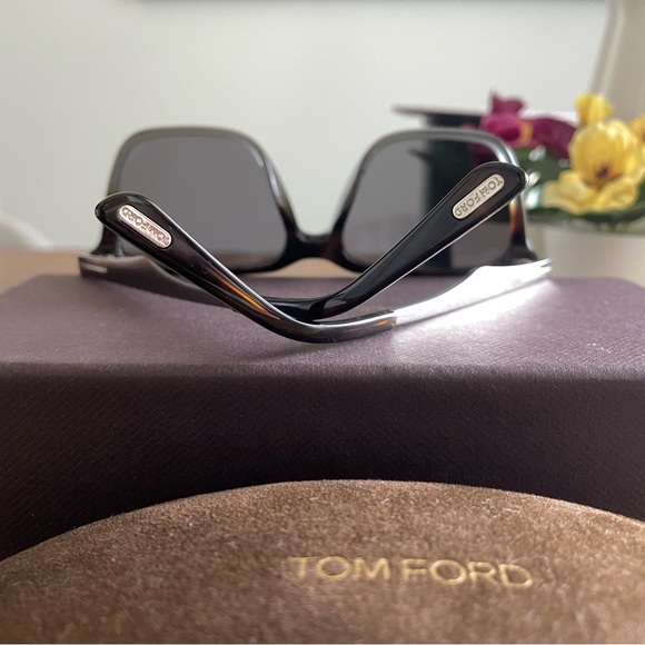 Tom Ford Sunglasses FT0862 - Picture 2 of 6